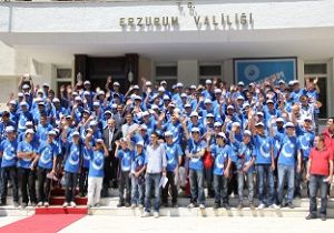 Öğrenciler Seyyah Ulu Çınarın İzinde